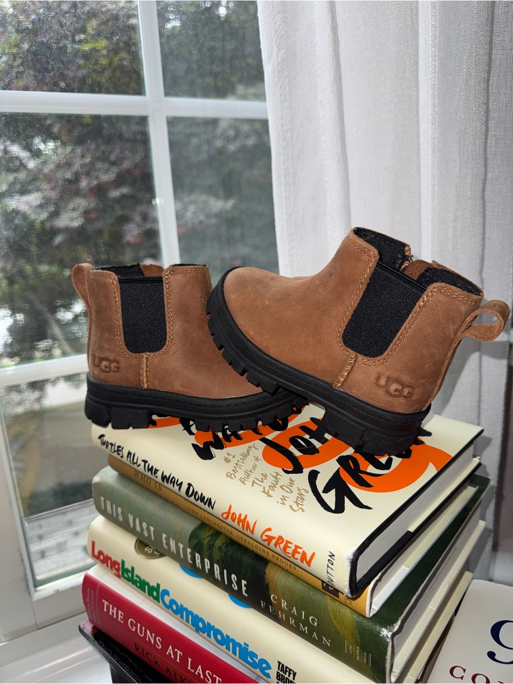 UGG Kids Chestnut Chelsea Boot Size 6